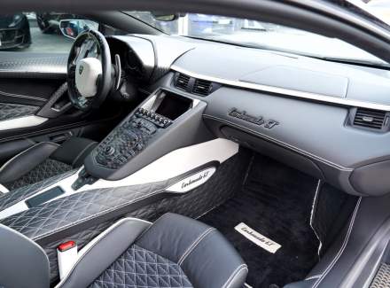 Lamborghini - Aventador