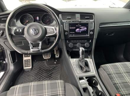 Volkswagen - Golf