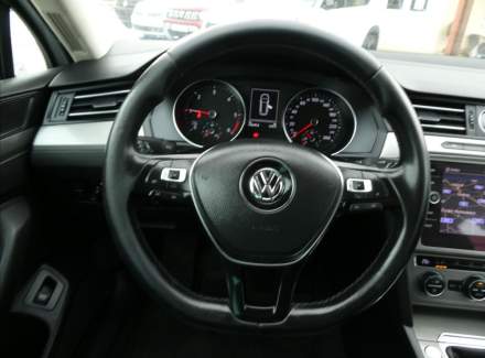Volkswagen - Passat