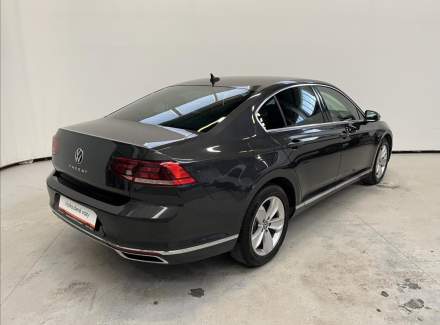 Volkswagen - Passat