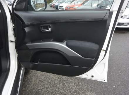 Mitsubishi - Outlander