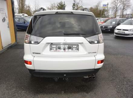 Mitsubishi - Outlander
