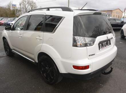 Mitsubishi - Outlander