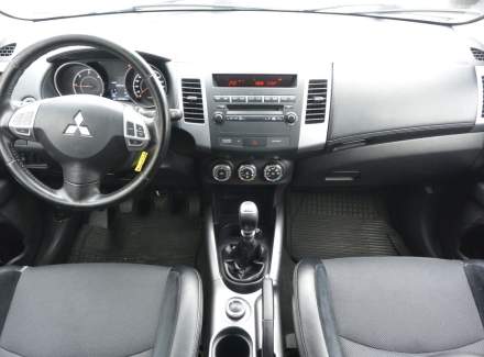 Mitsubishi - Outlander