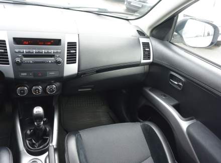 Mitsubishi - Outlander