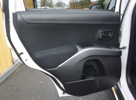 Mitsubishi - Outlander