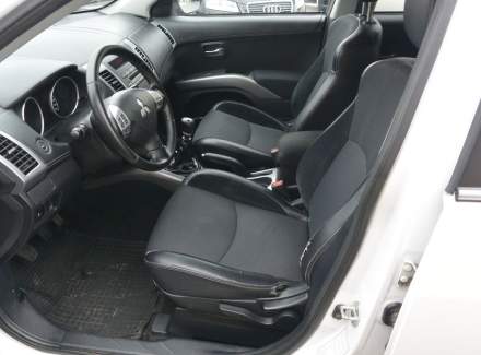 Mitsubishi - Outlander