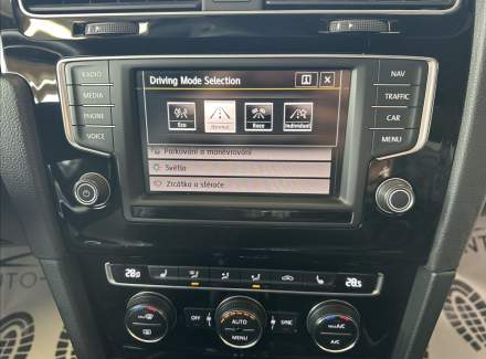 Volkswagen - Golf