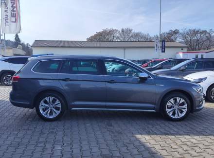 Volkswagen - Passat