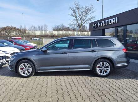 Volkswagen - Passat