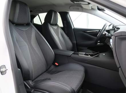 DS Automobiles - DS4