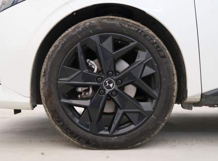 DS Automobiles - DS4