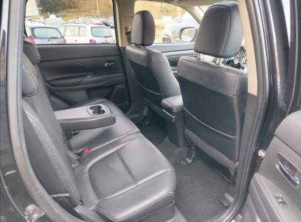 Mitsubishi - Outlander