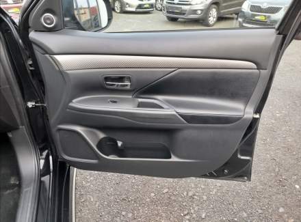 Mitsubishi - Outlander