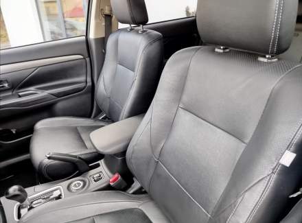 Mitsubishi - Outlander