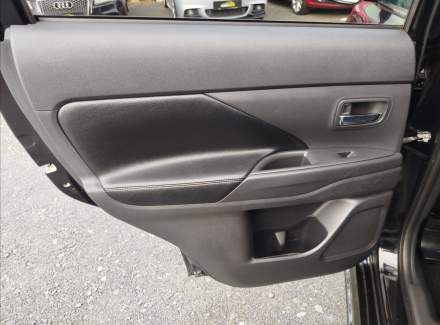 Mitsubishi - Outlander