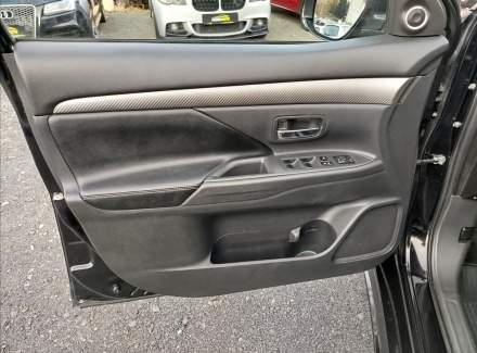 Mitsubishi - Outlander