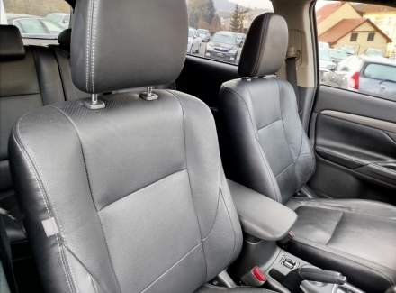 Mitsubishi - Outlander