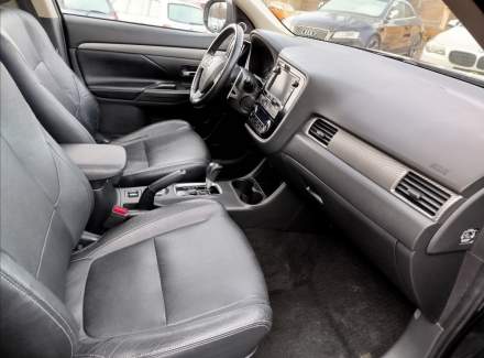 Mitsubishi - Outlander