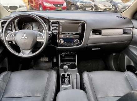 Mitsubishi - Outlander