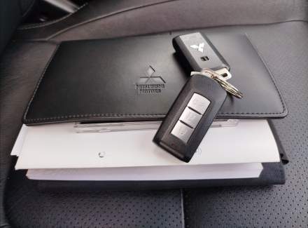 Mitsubishi - Outlander