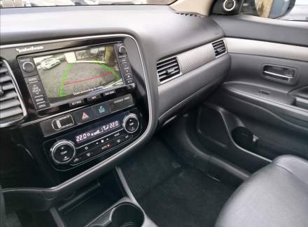 Mitsubishi - Outlander