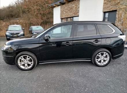 Mitsubishi - Outlander