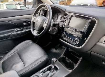 Mitsubishi - Outlander