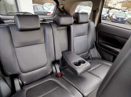 Mitsubishi - Outlander