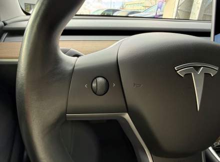 Tesla - Model 3