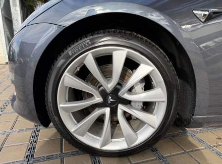 Tesla - Model 3