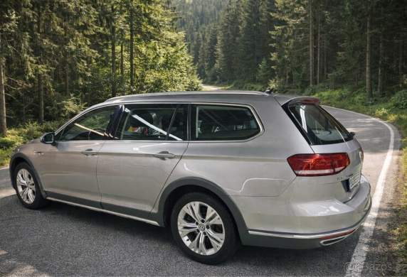 Volkswagen - Passat