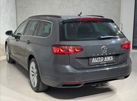 Volkswagen - Passat