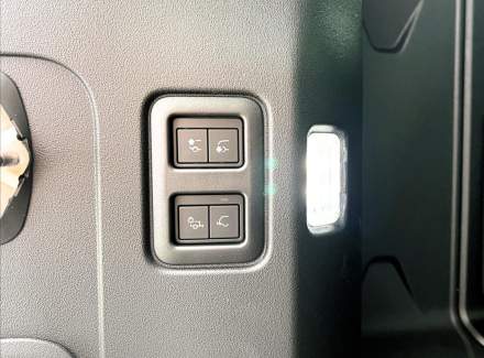 Land Rover - Defender