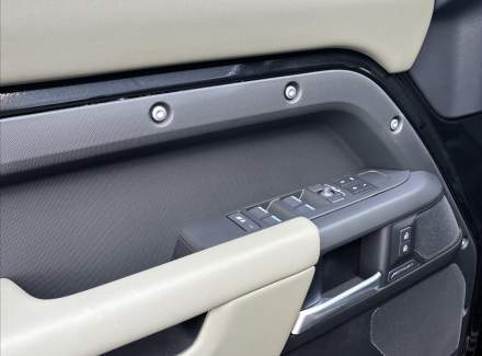 Land Rover - Defender