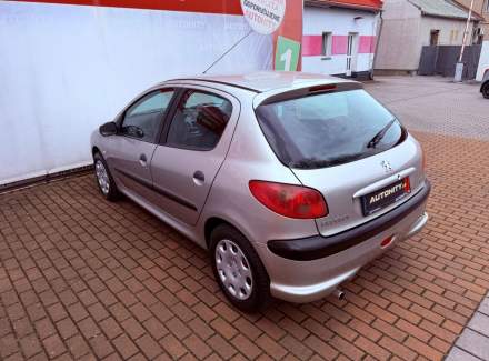 Peugeot - 206