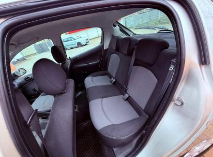 Peugeot - 206