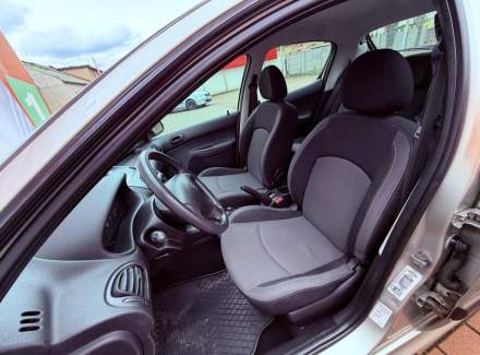 Peugeot - 206