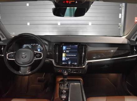 Volvo - V90