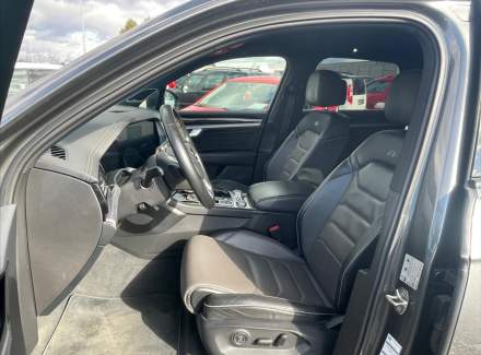 Volkswagen - Touareg