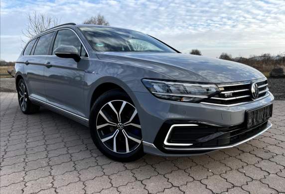 Volkswagen - Passat