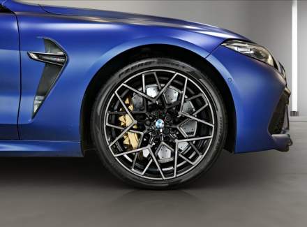 BMW - M8