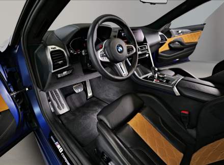 BMW - M8
