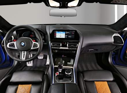 BMW - M8