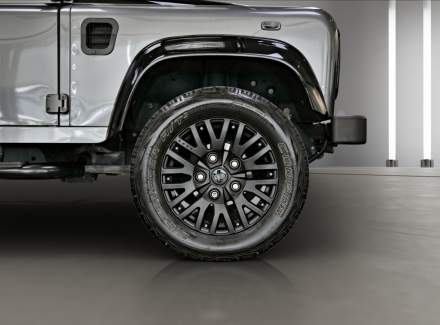 Land Rover - Defender