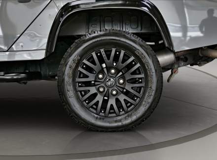 Land Rover - Defender