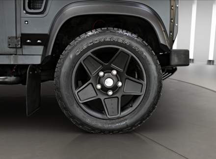 Land Rover - Defender