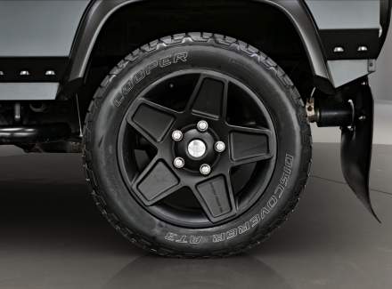 Land Rover - Defender