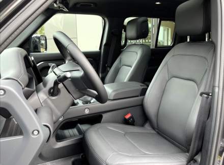 Land Rover - Defender