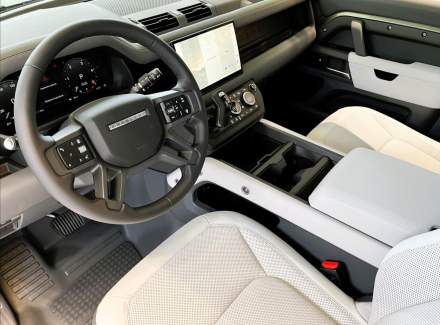Land Rover - Defender